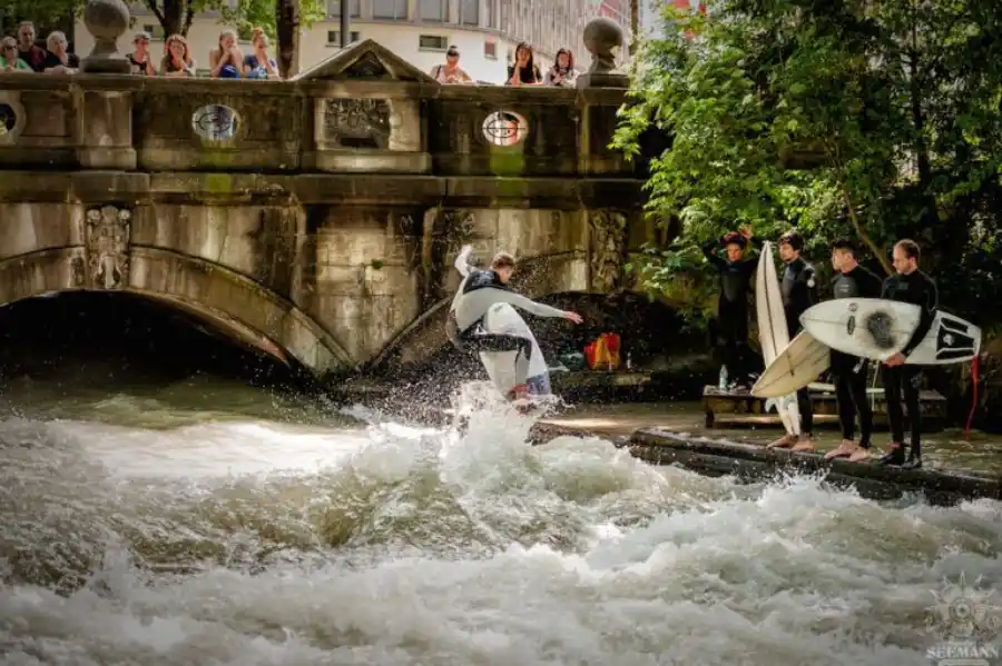 Eisbach, surf en el río