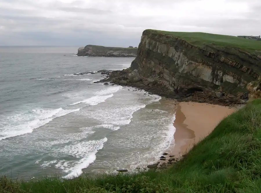 Playa de la tablia en suances