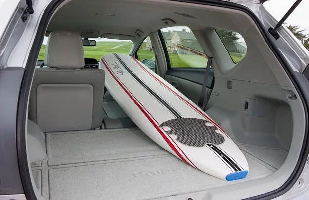 transportar tabla de surf dentro del coche