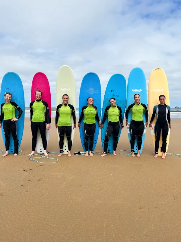 curso de surf en grupo