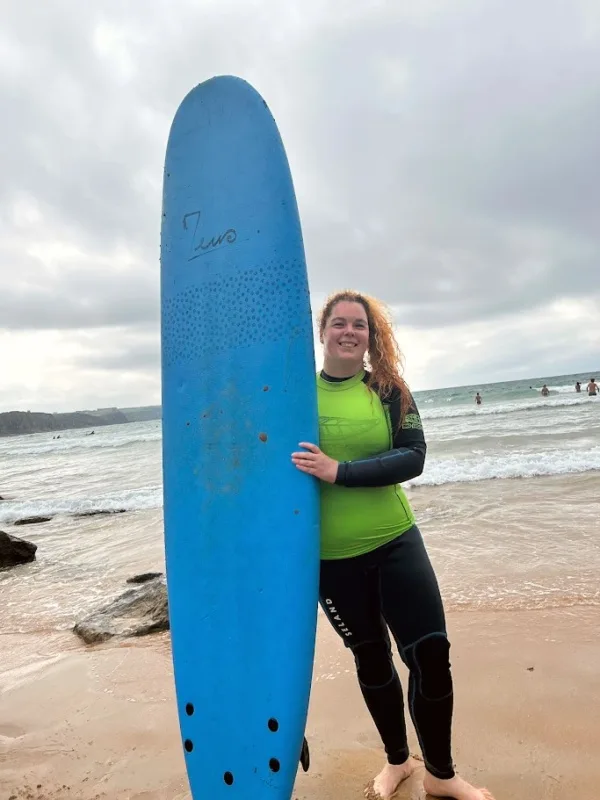 alquiler de material para aprender a hacer surf en suances cantabria