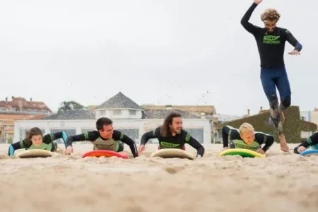 instruccion experta de cursos de surf en suances